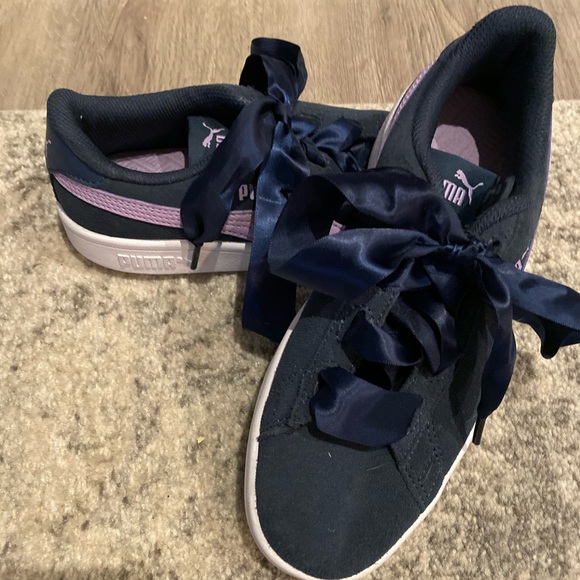 Puma kids suede sneakers NEW - Picture 1 of 2